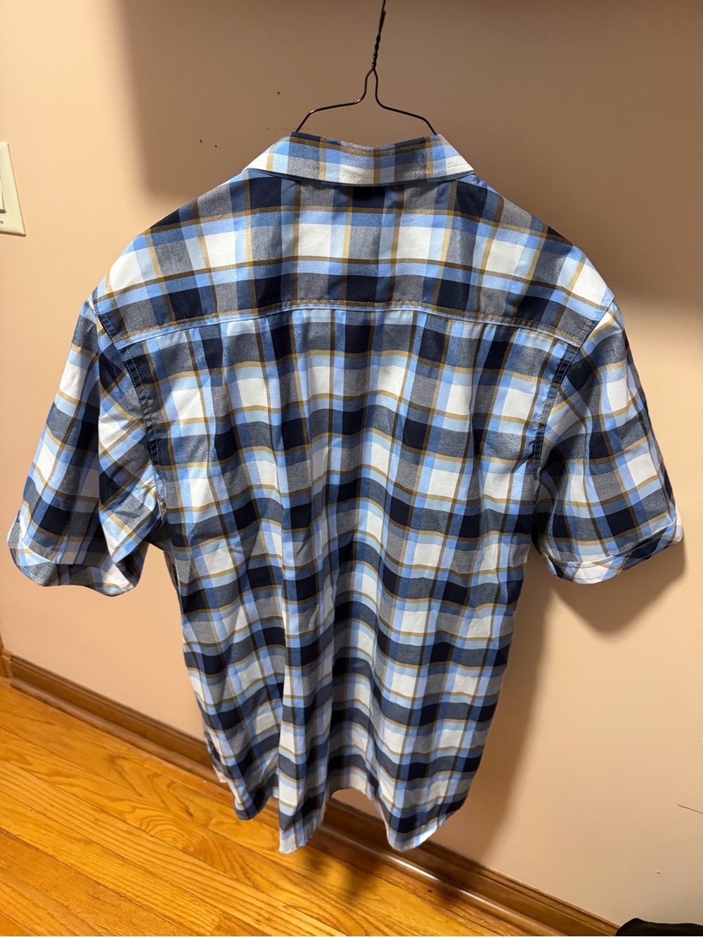 Men’s Blue Plaid Short-Sleeve Button-Down Shirt - Picture 2 of 2